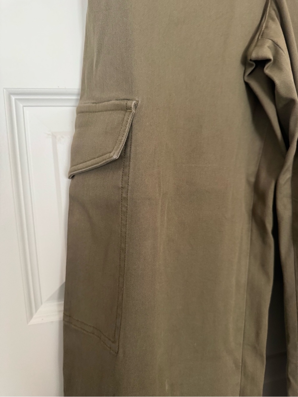 Spanx Olive Cropped Wide-Leg Stretch Cotton Twill Cargo Pants - Size Medium - Picture 4 of 7